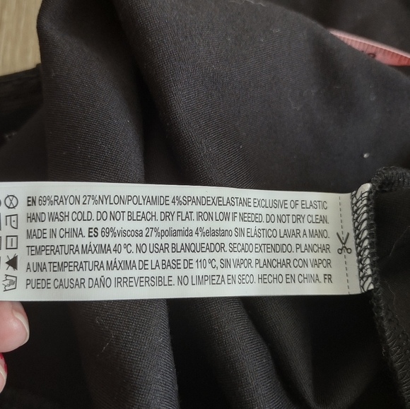 Forever 21 plus size black skinny pants 1X - Picture 4 of 4